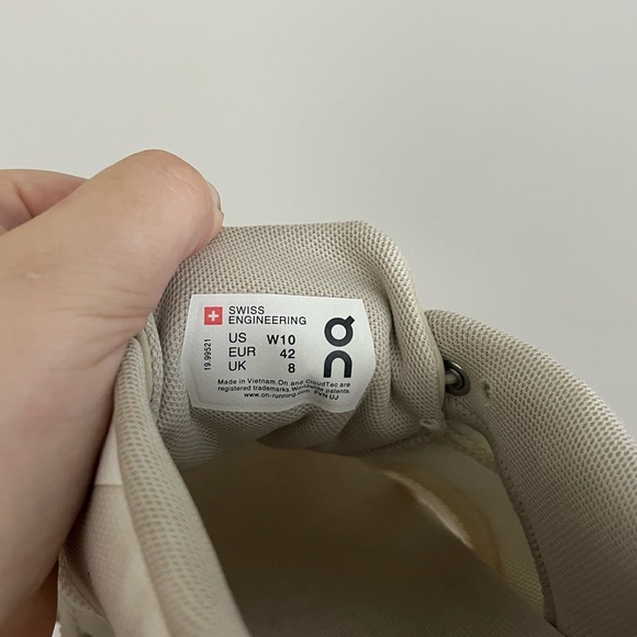 On Cloud Womens Tennis Shoes size 10 - Picture 7 of 7